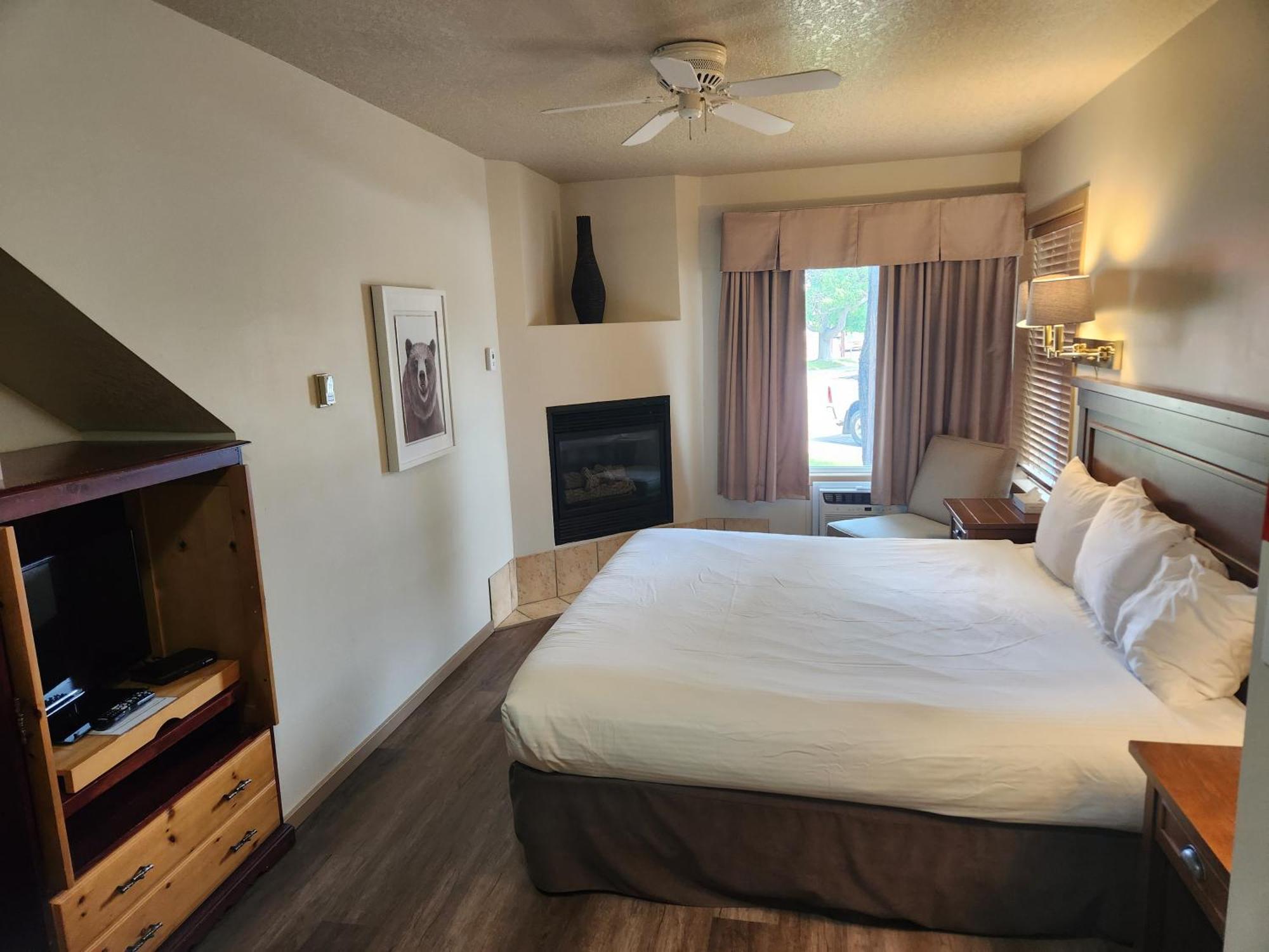 Waterton Lakes Lodge Resort Exterior photo