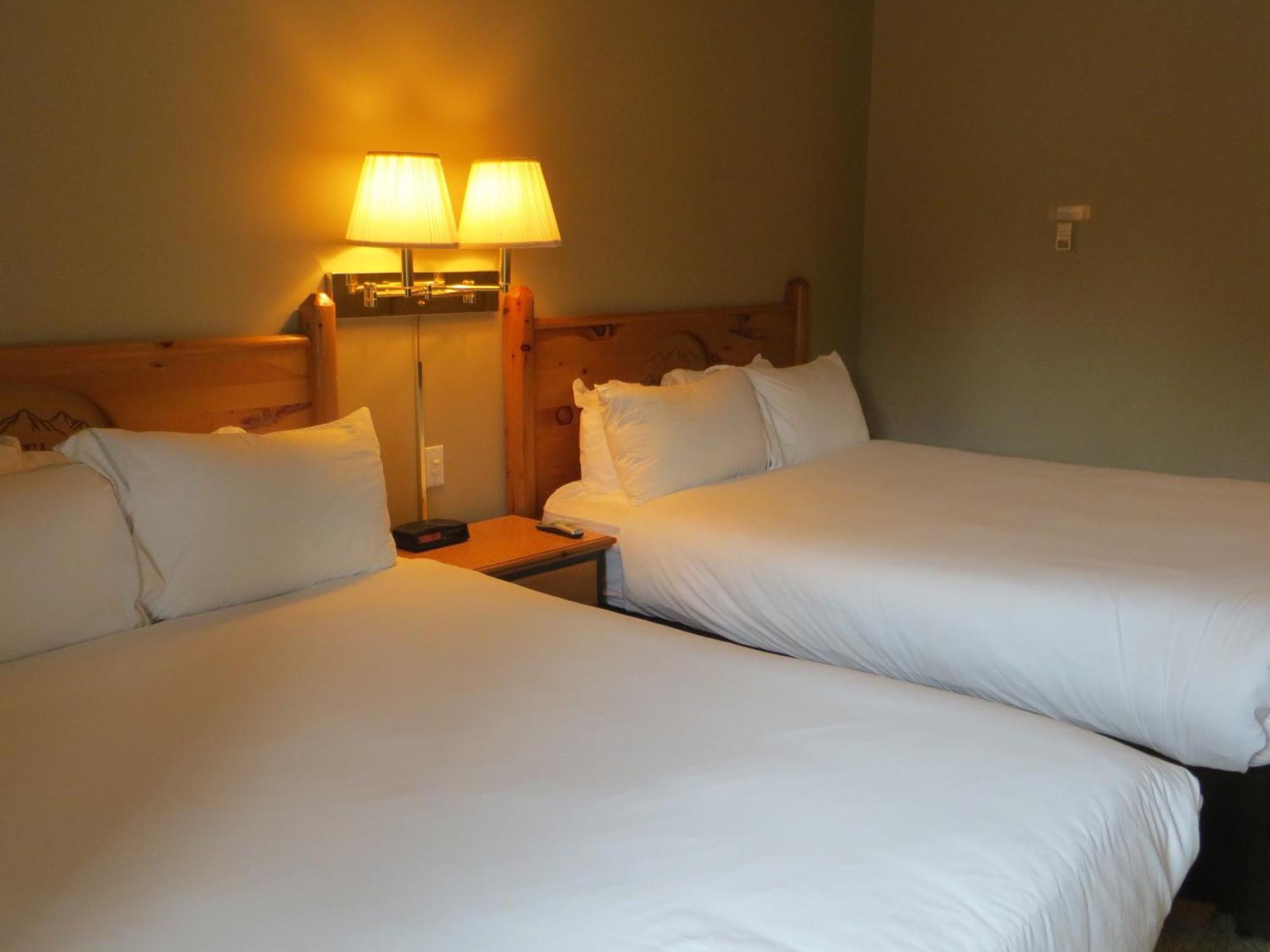 Waterton Lakes Lodge Resort Room photo