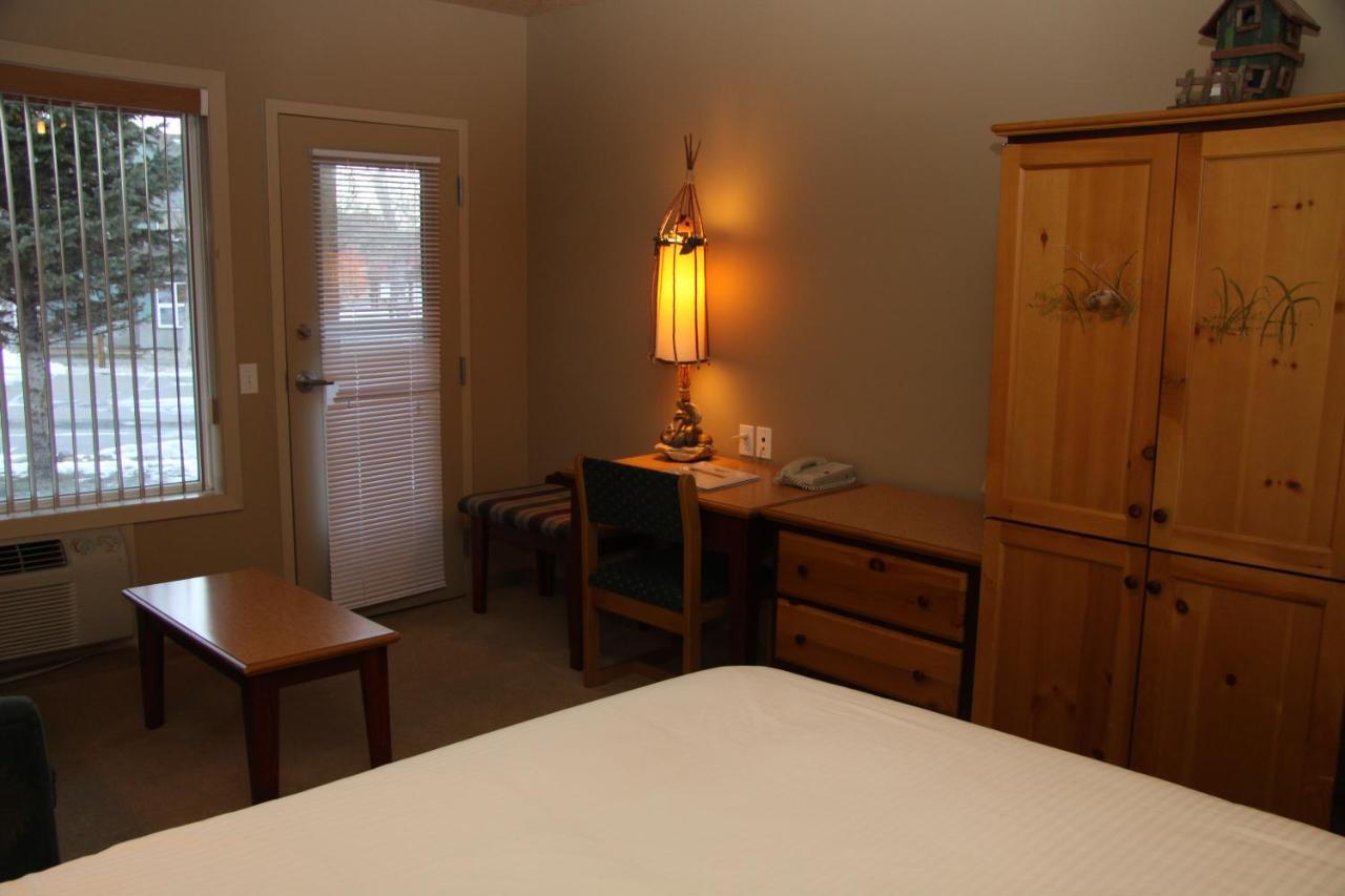 Waterton Lakes Lodge Resort Exterior photo